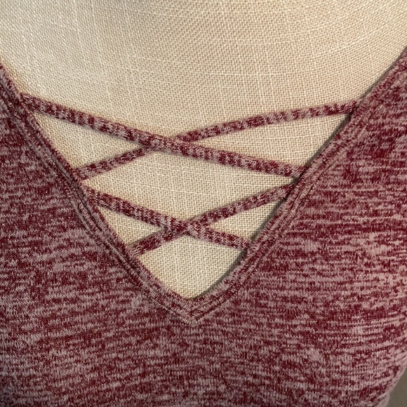 Flirtatude Woman’s Size XS Short Sleeve Ruby Colored Top - Picture 2 of 8